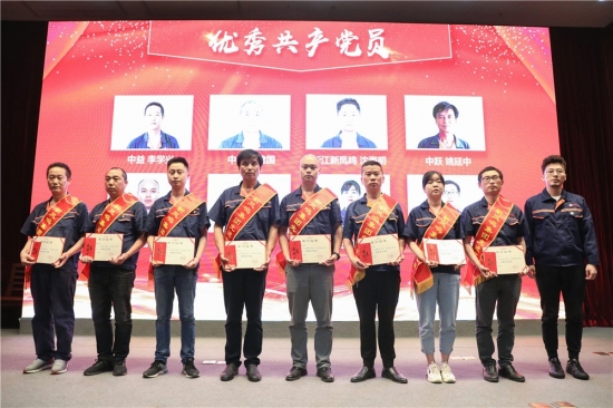 ���칲����Ա